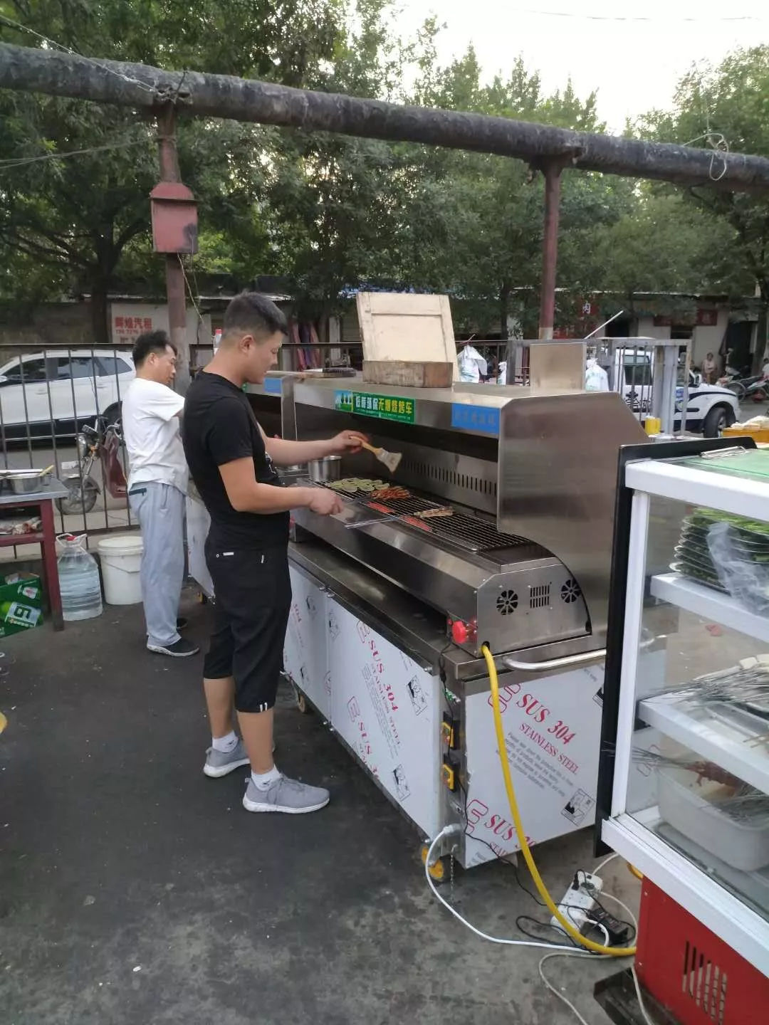 兴平综合执法夜市烧烤油烟污染治理