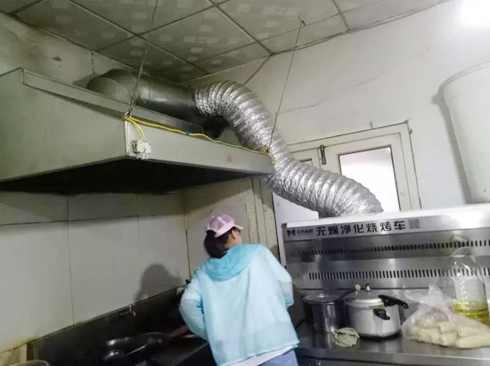 小山街道全面摸排督导油烟净化设施
