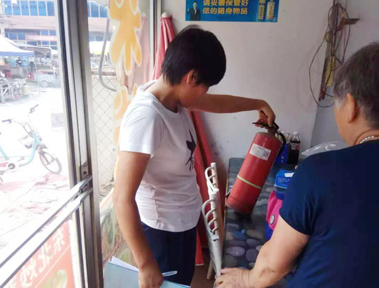 小山街道全面摸排督导油烟净化设施