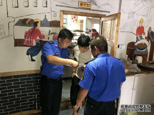 南苑执法大队对辖区餐饮油烟污染治理开展“回头看”行动