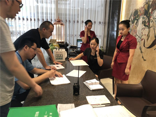 仁寿县食药监局开展餐饮油烟治理集中突击行动