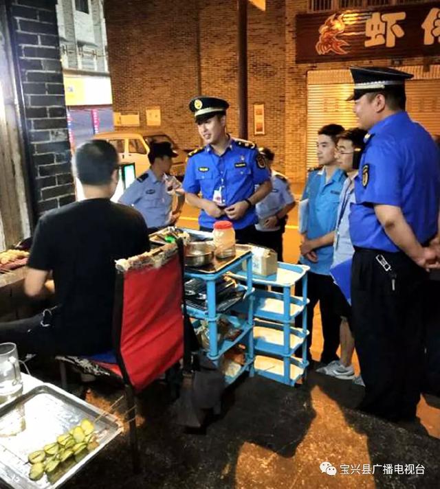 宝兴县多部门联合执法 治理油烟和噪音