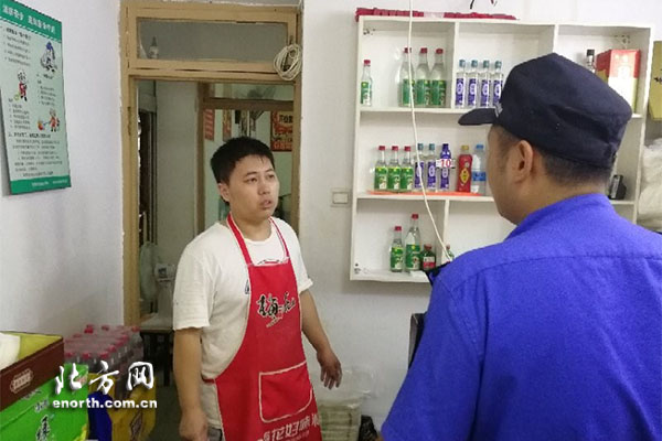 张贵庄街开展餐饮油烟整改行动