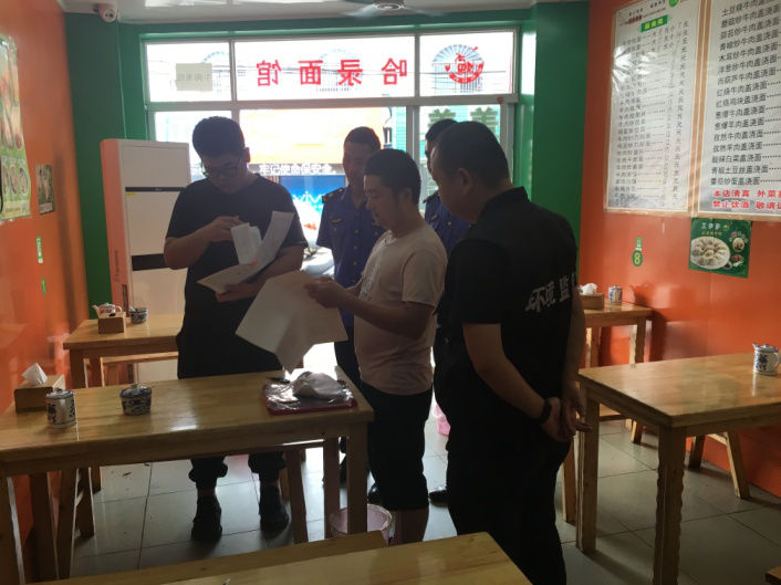 湟里镇各部门联动开展餐饮油烟整治