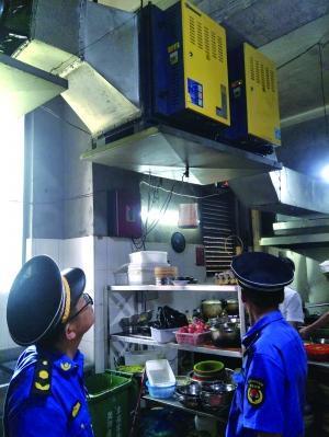 青云谱区执法局开展餐饮业油烟专项排查治理行动