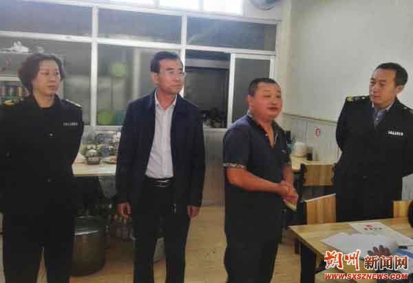 朔州市食药局负责人带队检查餐饮单位油烟净化治理情况