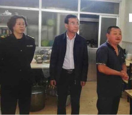 朔州市食药局局长带队检查餐饮单位油烟净化治理情况