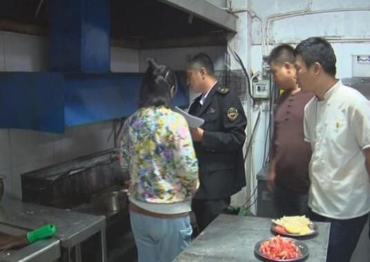 睢县开展餐饮经营场所油烟治理突击夜查活动