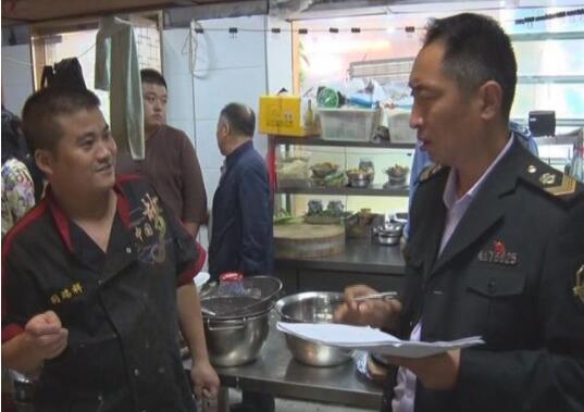睢县开展餐饮经营场所油烟治理突击夜查活动