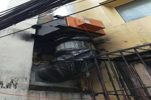 吉林市城管局对油烟净化器卫生和使用情况开展走访排查