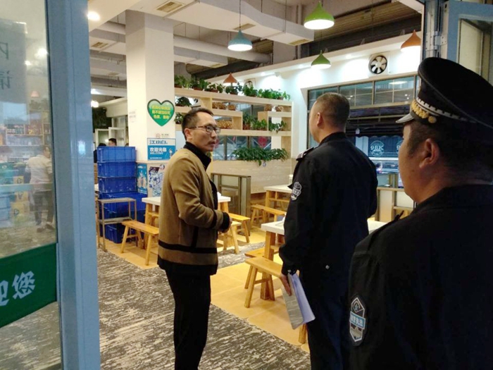 绵阳高新区普明城管积极开展餐饮油烟治理“回头看”