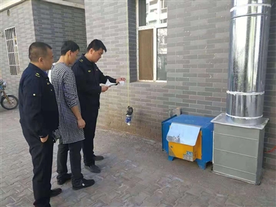 临河城管协调解决餐饮店油烟扰民 