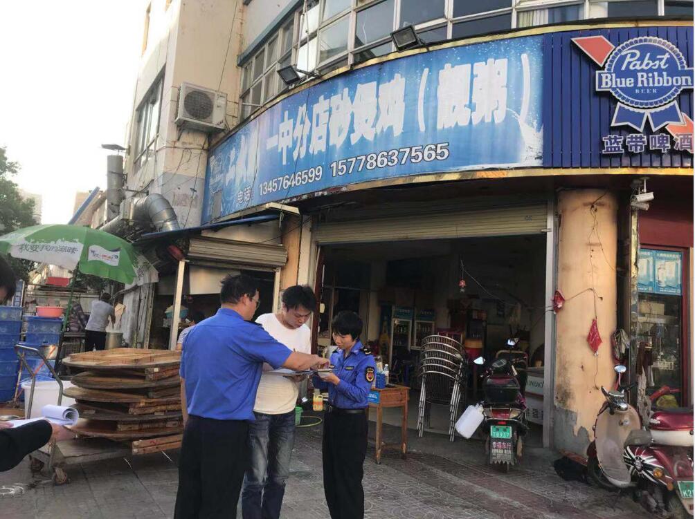 港北区市政局开展露天夜市摊点及餐饮油烟整治工作