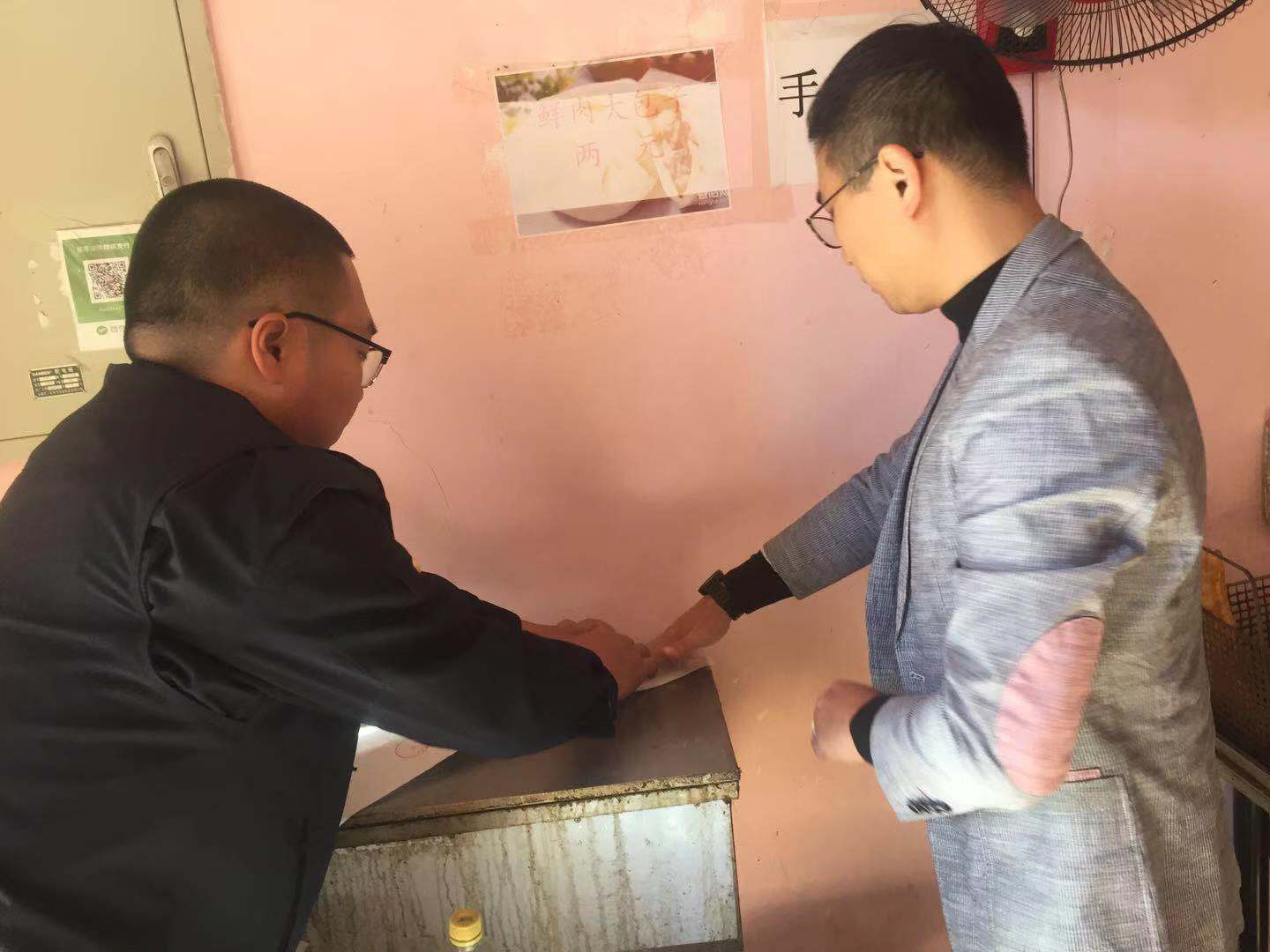 路南执法大队开展餐饮业油烟治理行动