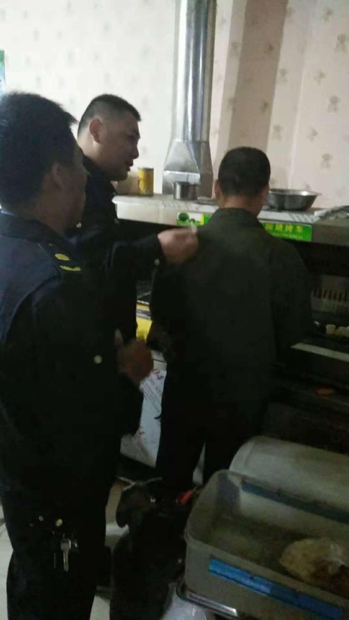 任城区济阳大队开展餐饮行业油烟污染专项整治行动
