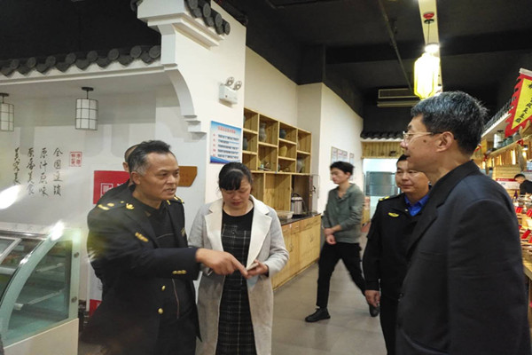 安徽省环保督查组对岳西县餐饮油烟污染治理进行“回头看”