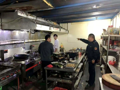 石佛办事处对辖区餐饮油烟净化进行全面排查