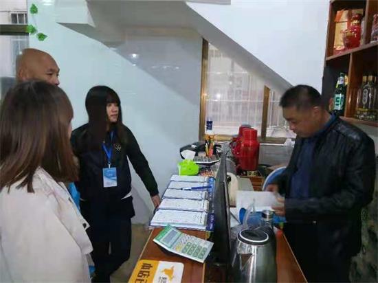 永昌路社区开展餐饮油烟治理专项整治活动