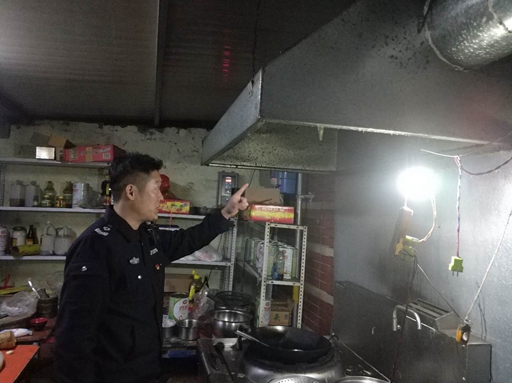 泗水县城管局开展餐饮商户油烟净化器使用及清洗的专项治理工作