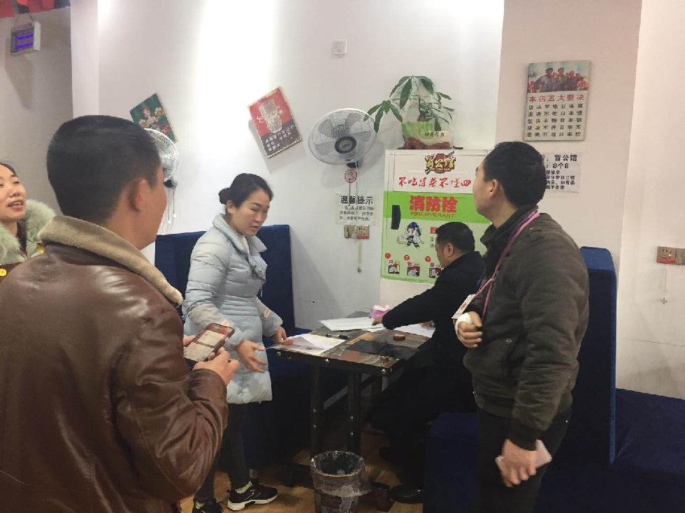 南溪区住建城管局联合多部门整治餐饮油烟