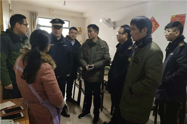 五里牌街道开展餐饮业油烟污染专项整治行动