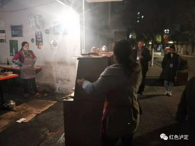 泸定县城市综合执法局开出2019年油烟整治行动首张罚单