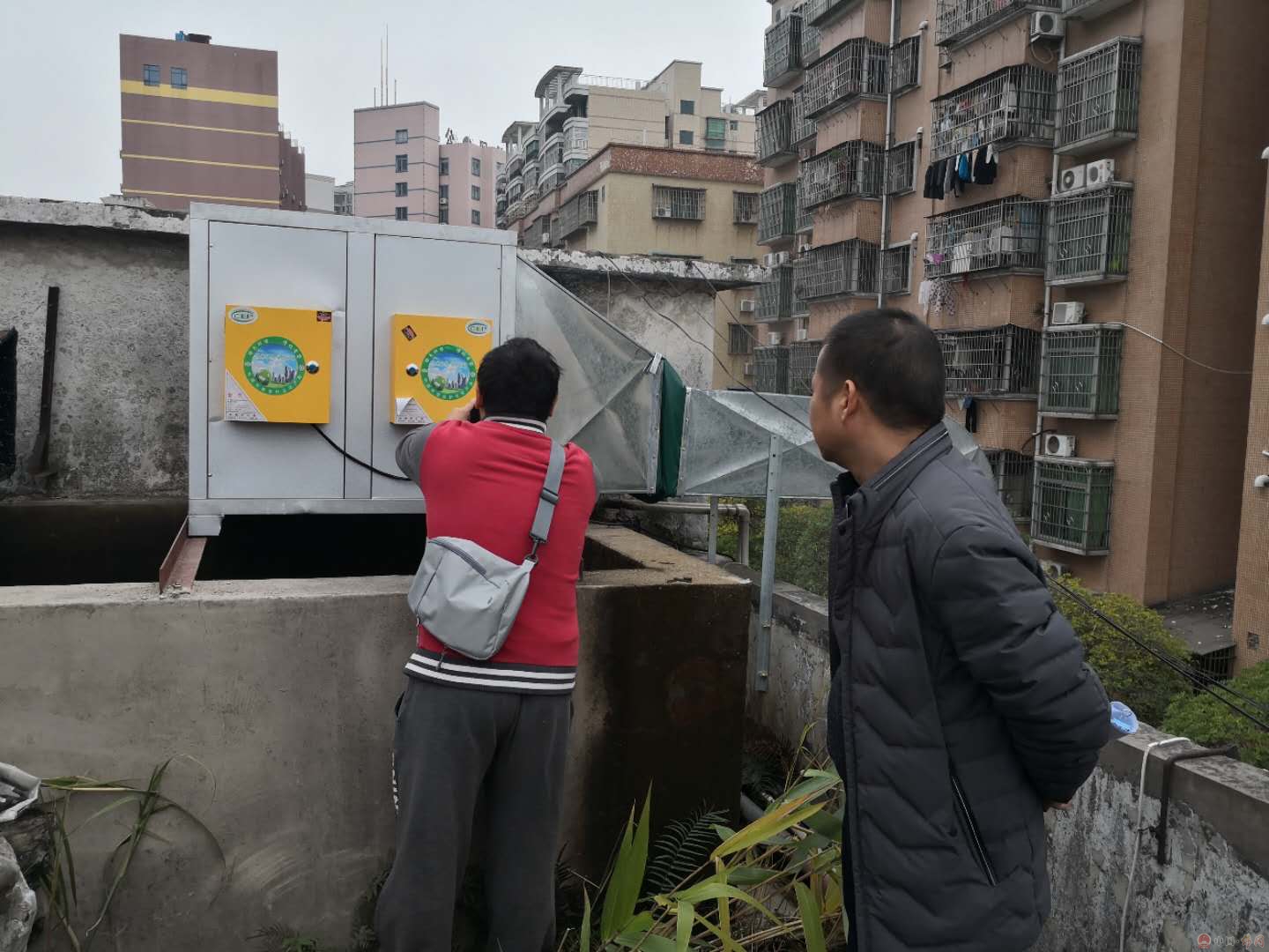 佛冈县食药监局联合多部门开展餐饮油烟治理专项整治行动