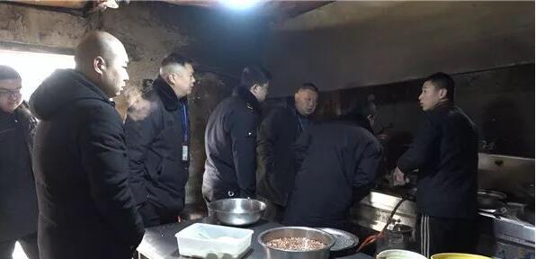 太康县多部门联合开展全面禁煤和餐饮油烟专项整治行动