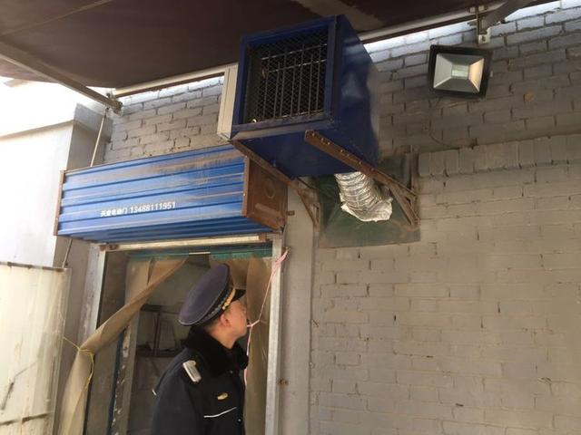 西安城管港务分局推进餐饮单位油烟治理专项整治工作