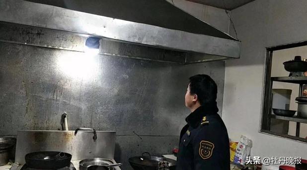 曹县综合执法局强化餐饮油烟治理工作