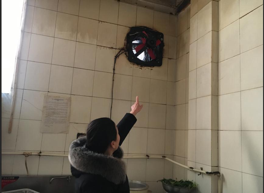 春晴路社区开展餐饮业油烟专项排查整治行动