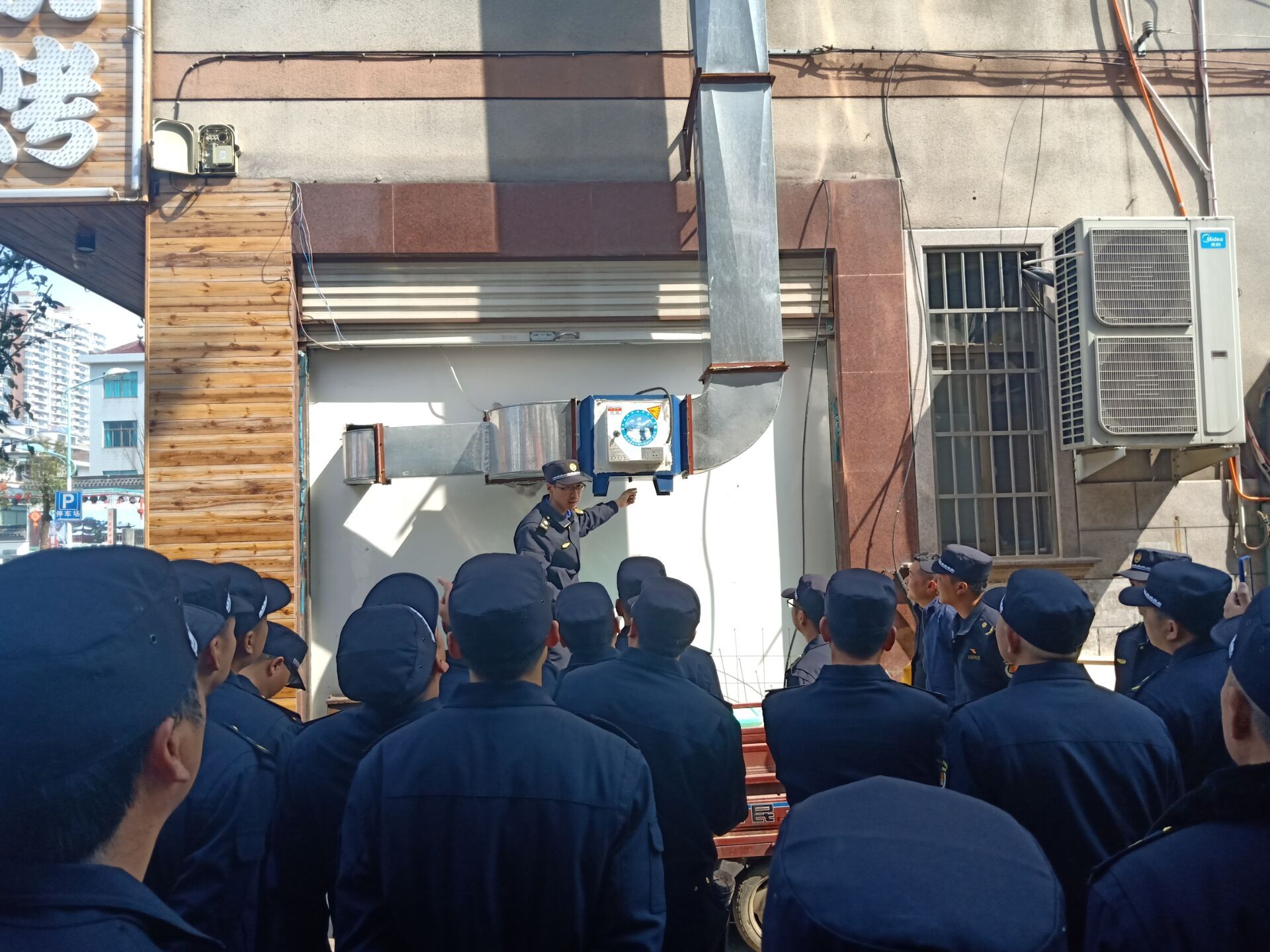 东阳市综合行政执法局组织执法队员开展现场培训