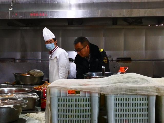 晋源区开展餐饮油烟污染综合整治