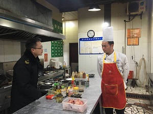 天全县市场监管局多措并举开展餐饮油烟污染治理