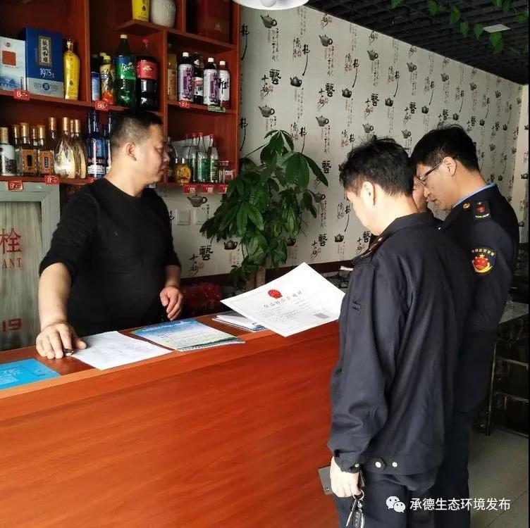 承德市双滦区多部门联合开展餐饮油烟专项治理宣传活动