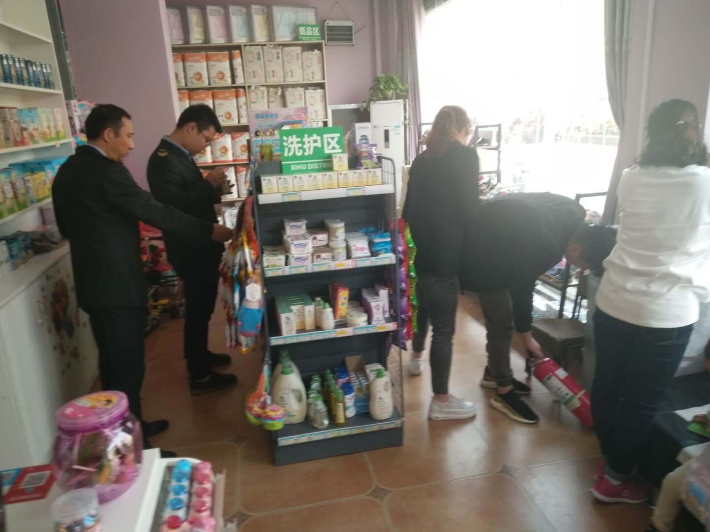 工业路街道办事处多部门联合开展油烟和消防安全专项整治活动