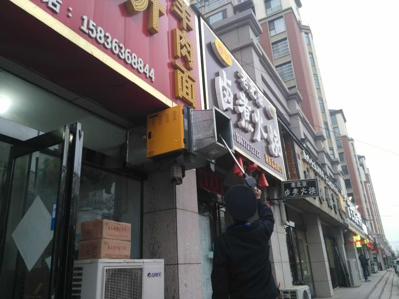 滑县城市管理局开展餐饮油烟污染整治专项行动