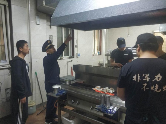 郑州高新区石佛办开展餐饮油烟净化设施检查