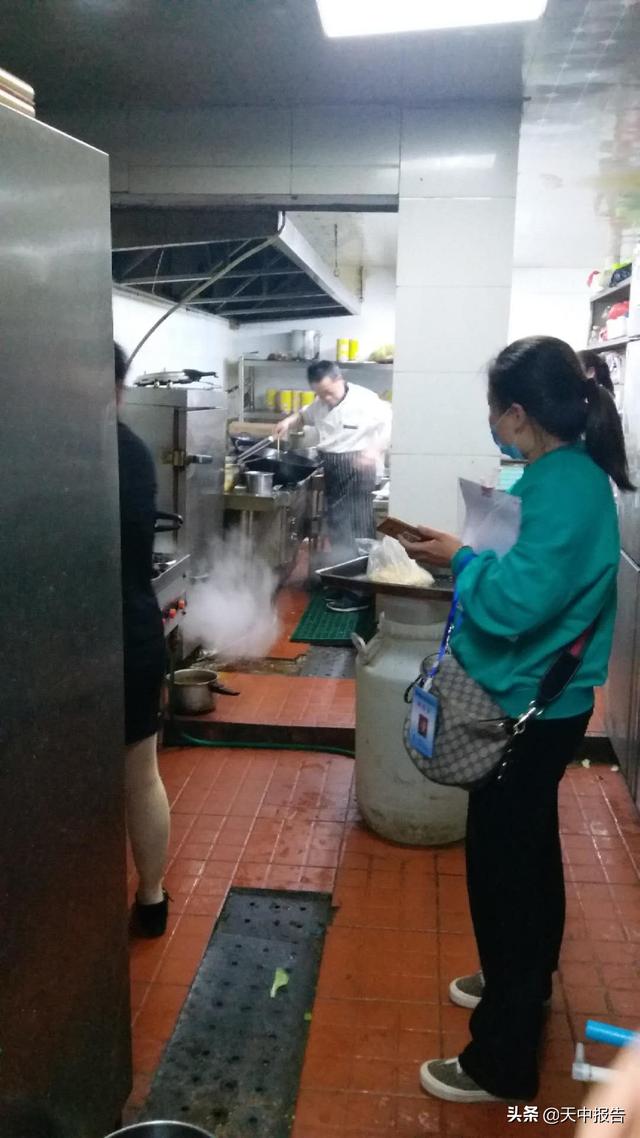 雪松街道开展油烟净化设备及燃煤灶集中排查整治行动