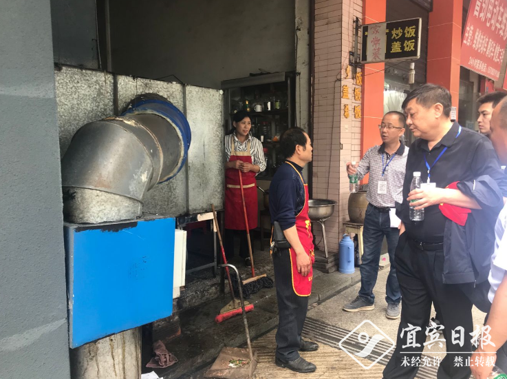 叙州区开展南岸核心管控区餐饮油烟污染排查