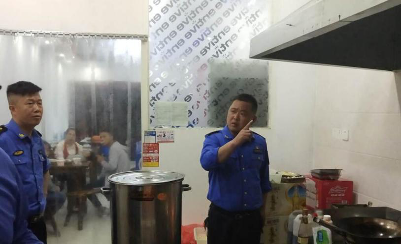 贵溪市城管局大力开展城区油烟污染专项治理行动