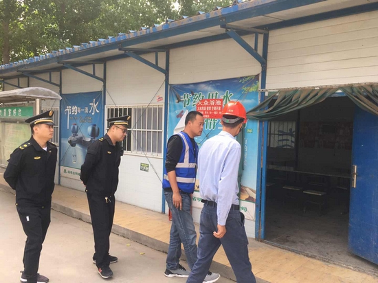 郑州高新区枫杨办事处开展工地食堂油烟净化专项整治行动