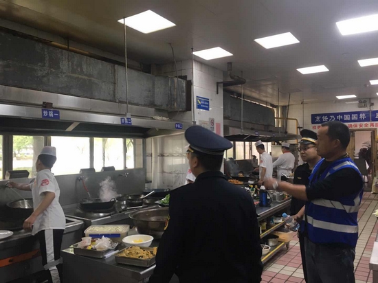 郑州高新区枫杨办事处开展工地食堂油烟净化专项整治行动