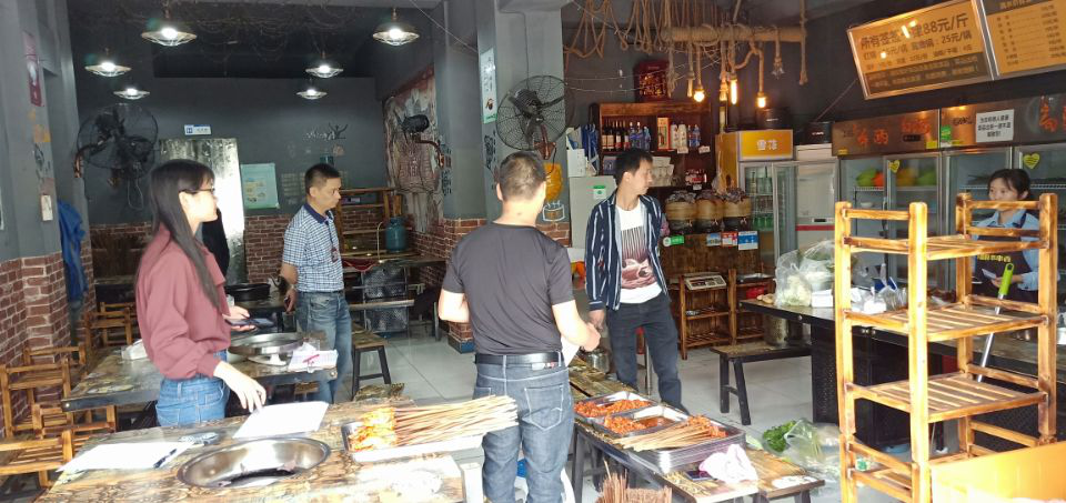 保水村联合多部门开展餐饮企业环境综合整治