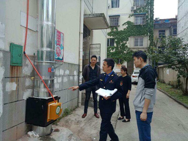 宣城市综合执法局城西大队开展餐饮油烟污染治理工作