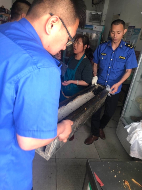 任城区南张执法大队开展餐饮油烟污染整治行动