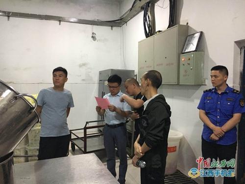 武宁县多部门联合开展城区餐饮油烟污染专项整治理工作