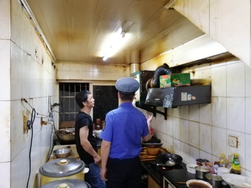 北仑区综合行政执法局新碶中队开展餐饮油烟排放问题查漏补缺