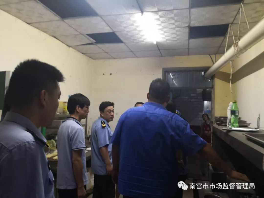 南宫市多部门联合开展餐饮油烟专项整治行动