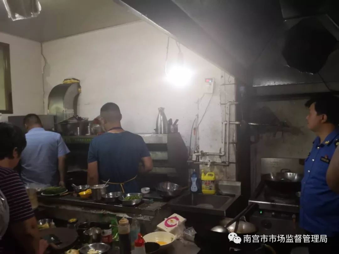 南宫市多部门联合开展餐饮油烟专项整治行动